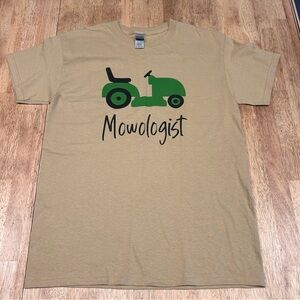 Tan Mowologist Humor Graphic Men’s Cotton T-Shirt Size Medium